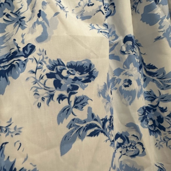 Women’s Dress - Picture 4 of 5